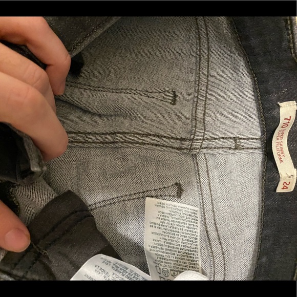 Super Skinny Grey Levi Jeans - Picture 3 of 3
